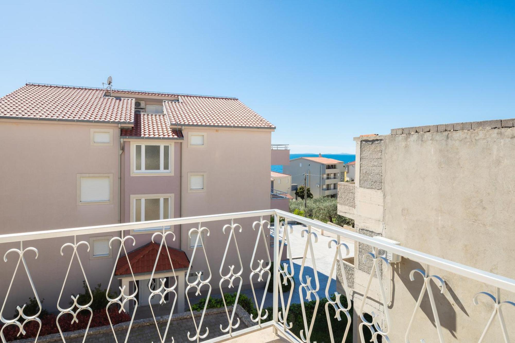 Sunshine Suites Омиш Экстерьер фото