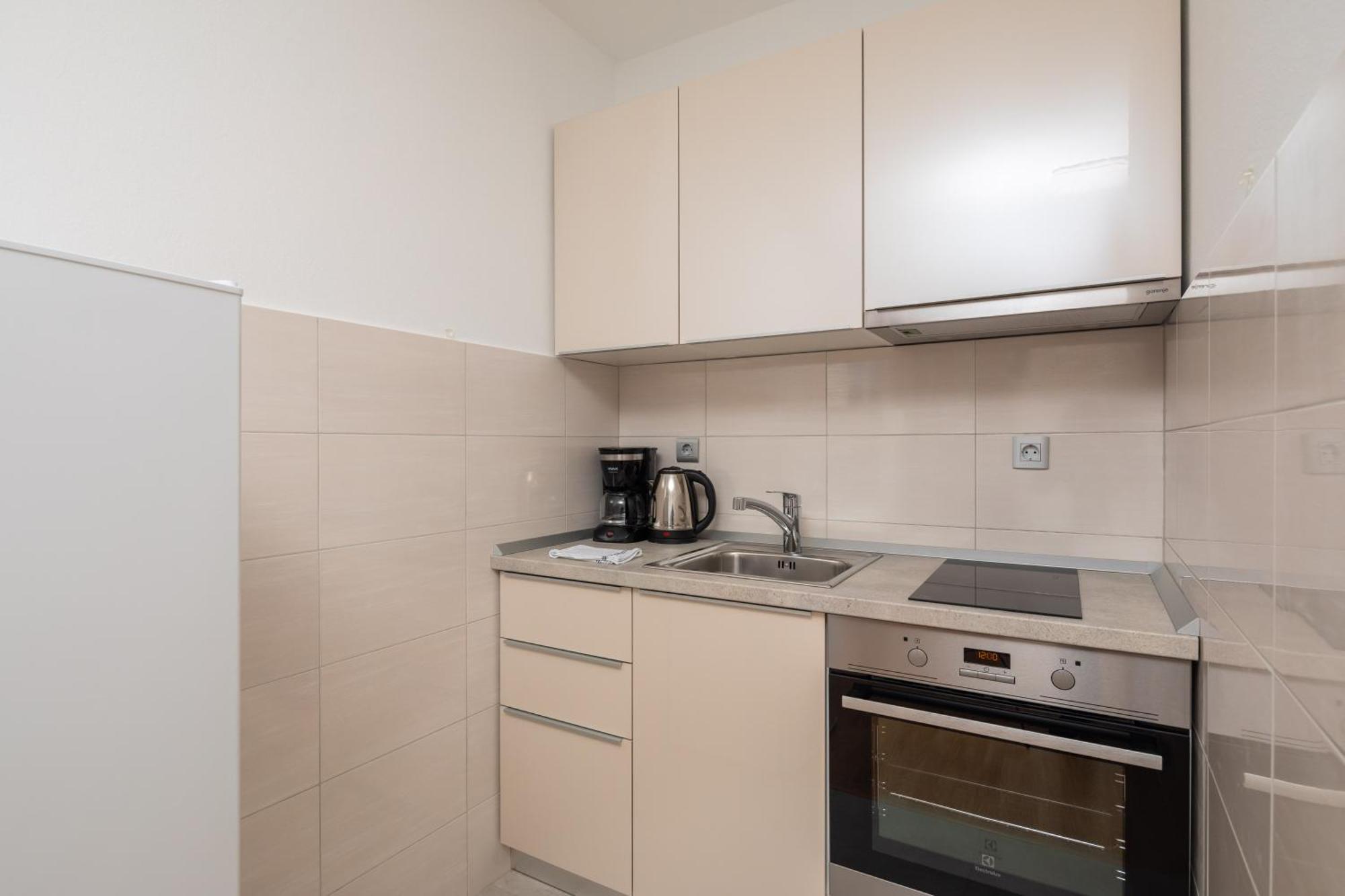 Sunshine Suites Омиш Экстерьер фото