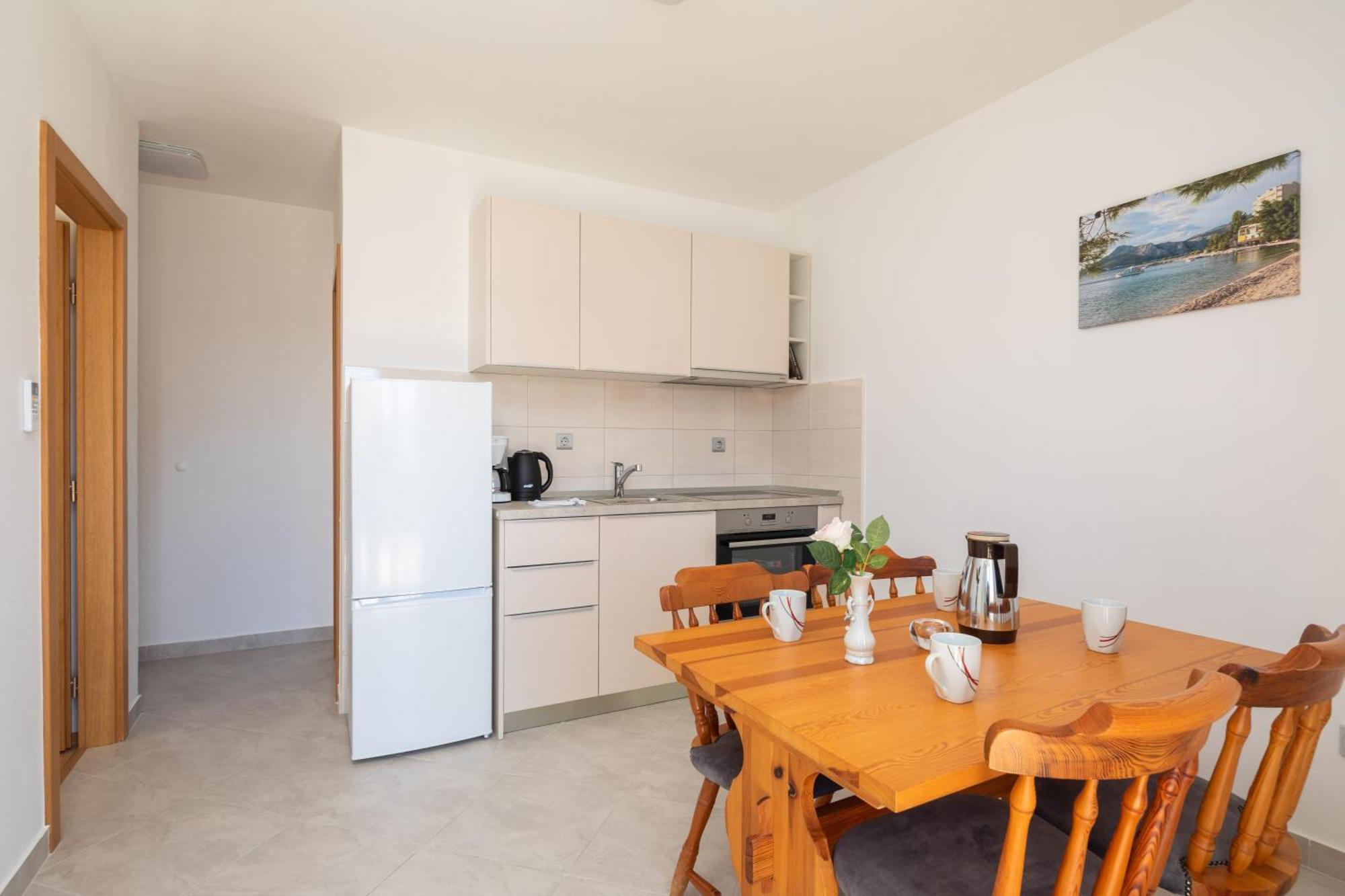 Sunshine Suites Омиш Экстерьер фото