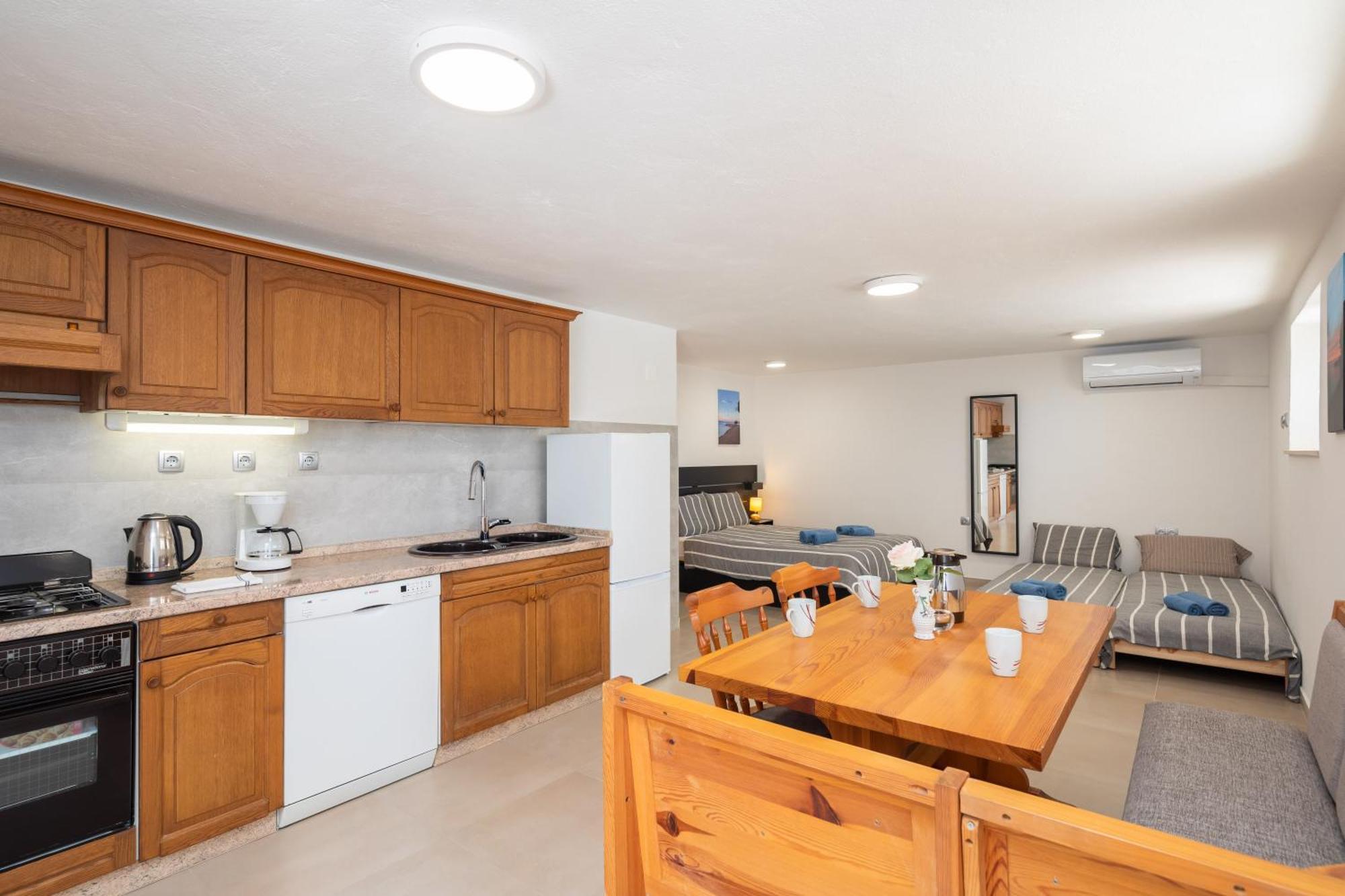 Sunshine Suites Омиш Экстерьер фото