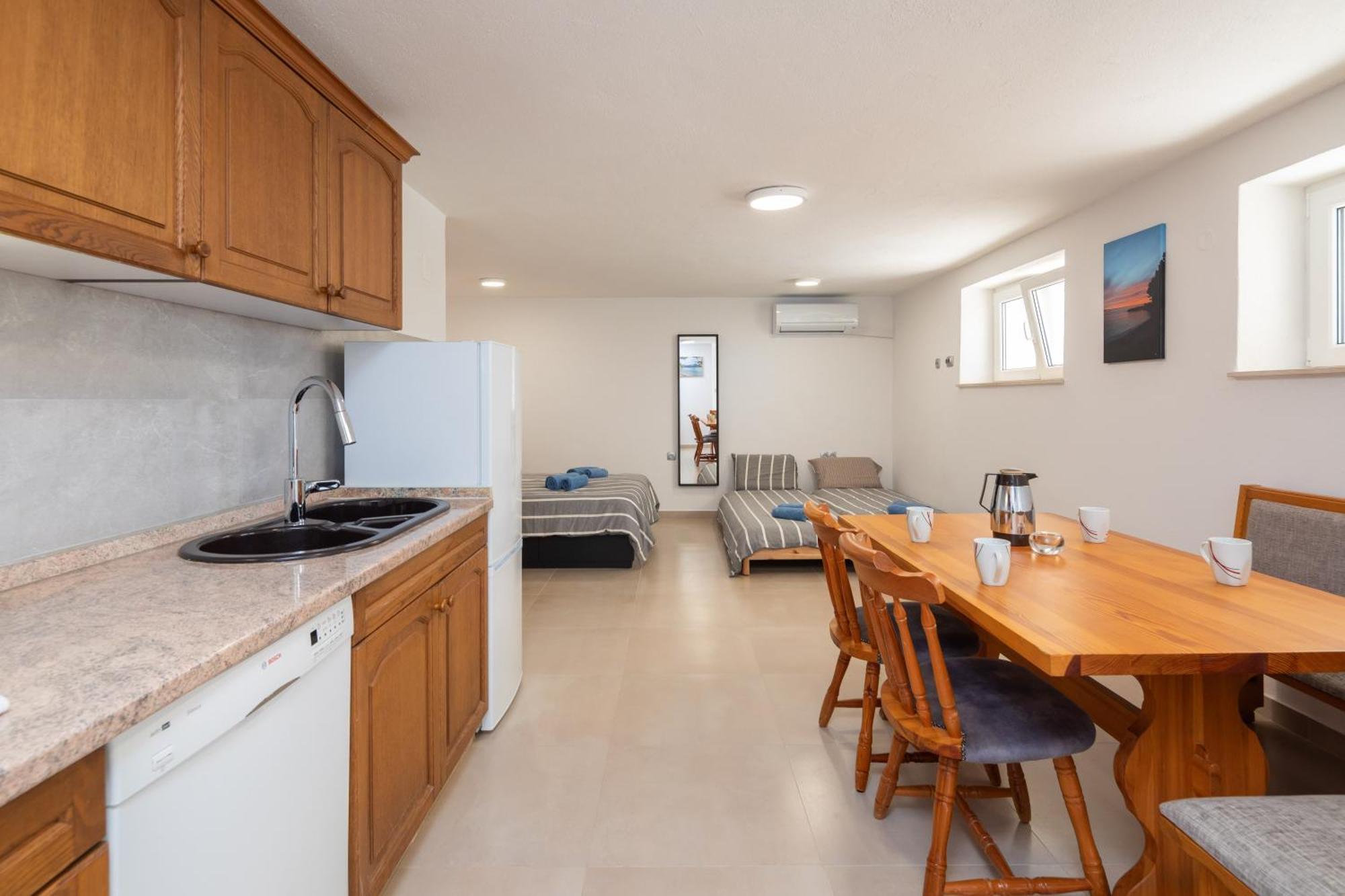 Sunshine Suites Омиш Экстерьер фото