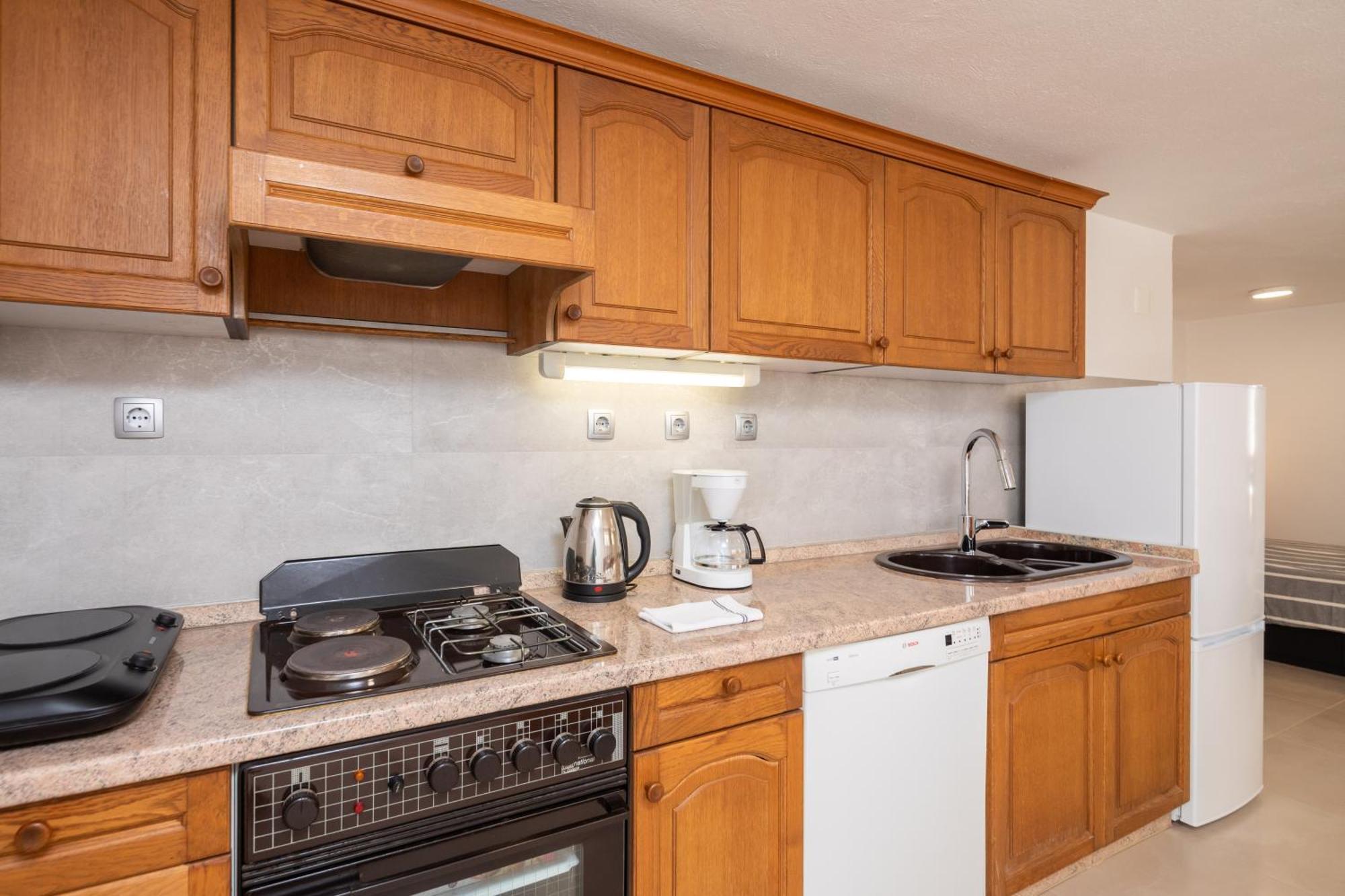 Sunshine Suites Омиш Экстерьер фото