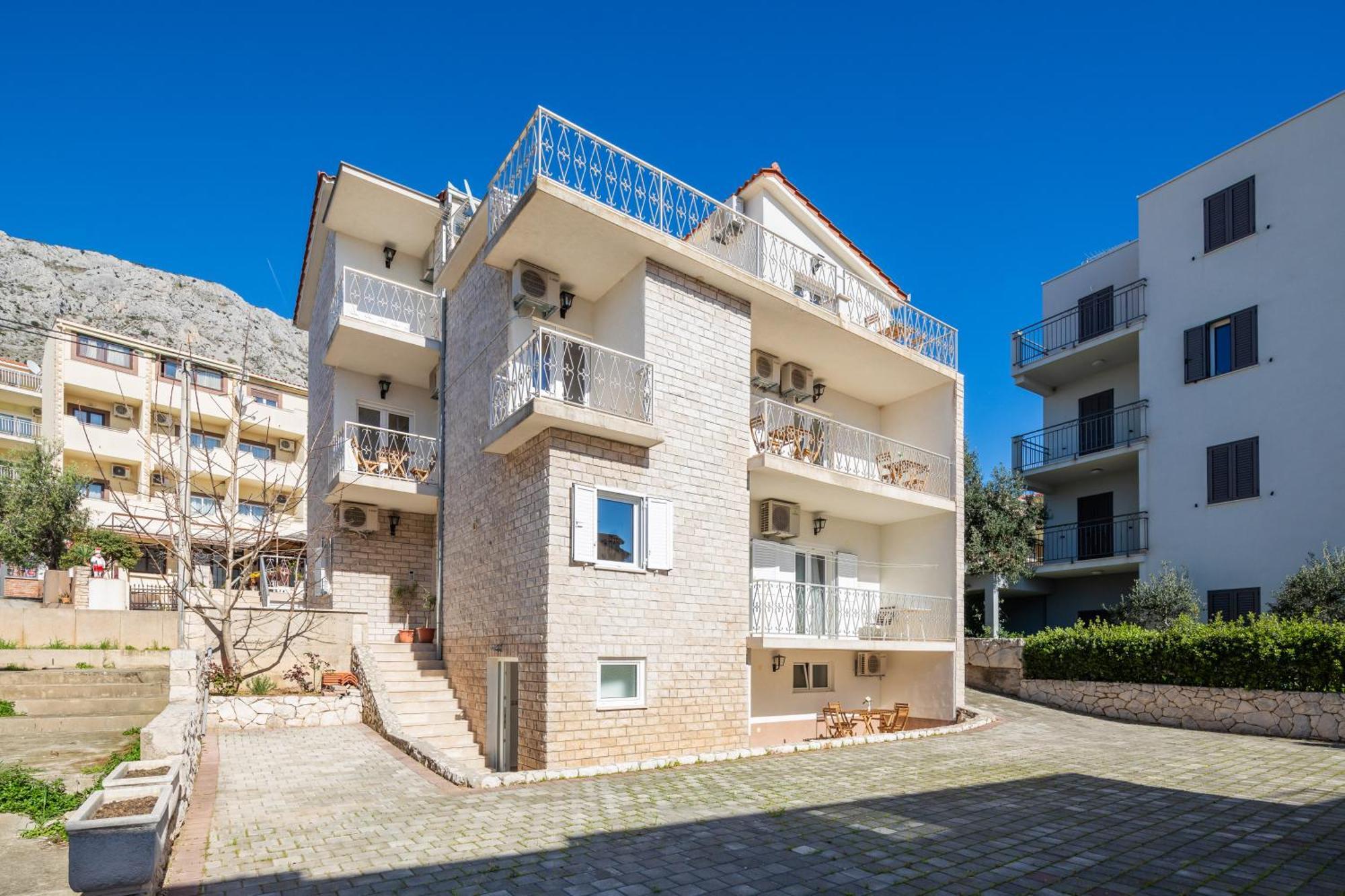 Sunshine Suites Омиш Экстерьер фото